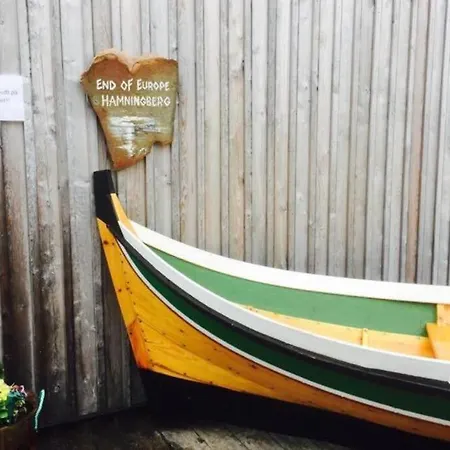 Semesterbostad Grandfathers House Hamningberg